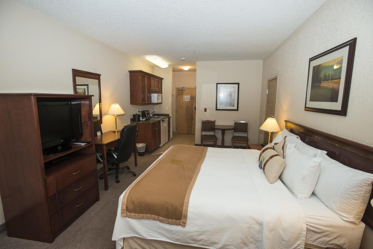 Lakeview Inns & Suites - Chetwynd Εξωτερικό φωτογραφία