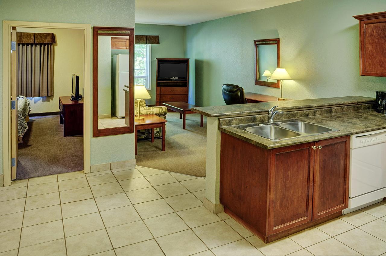 Lakeview Inns & Suites - Chetwynd Εξωτερικό φωτογραφία