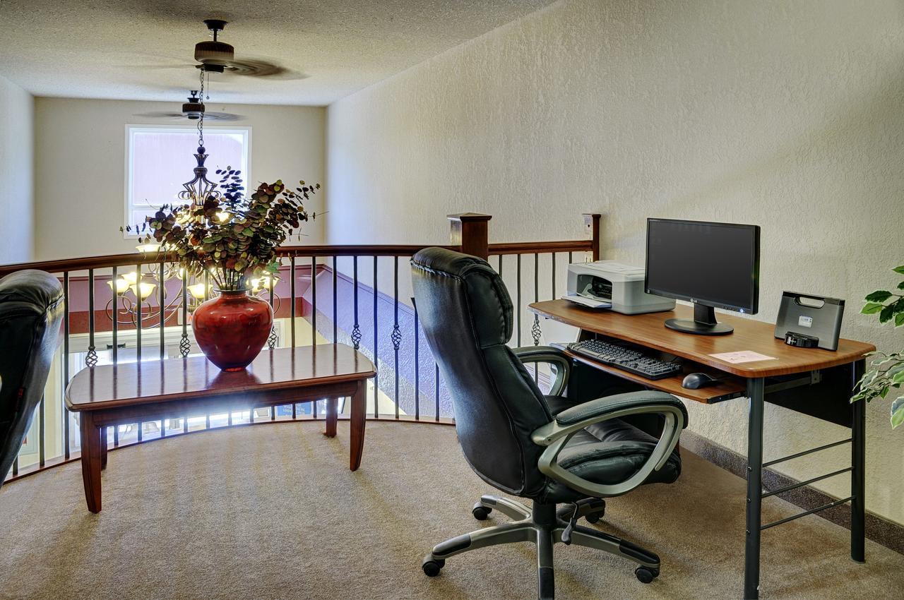 Lakeview Inns & Suites - Chetwynd Εξωτερικό φωτογραφία