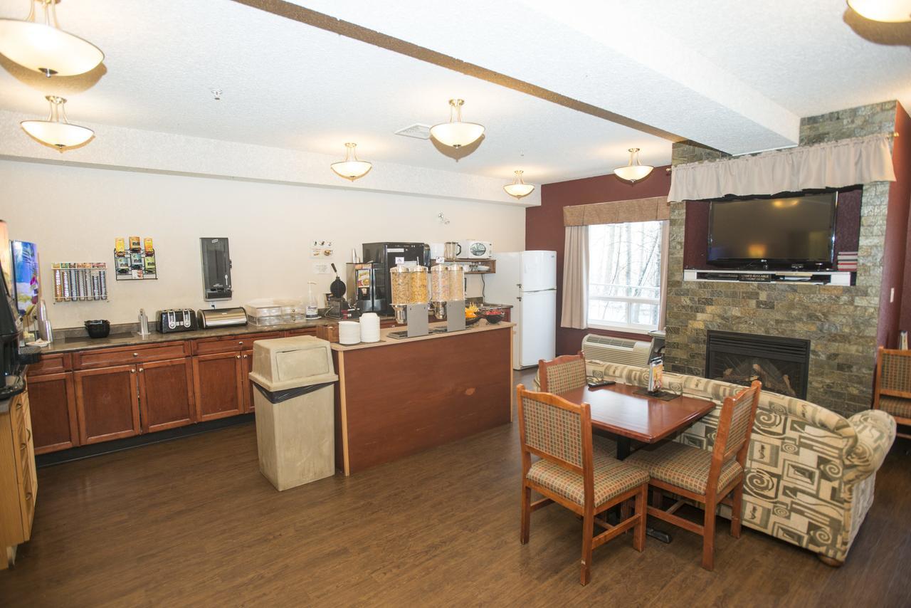 Lakeview Inns & Suites - Chetwynd Εξωτερικό φωτογραφία