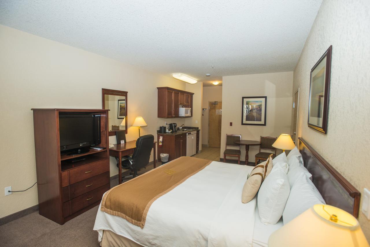 Lakeview Inns & Suites - Chetwynd Εξωτερικό φωτογραφία