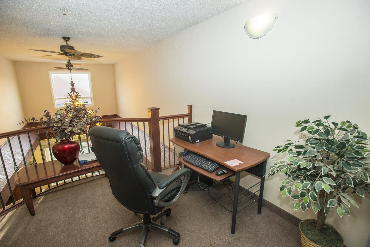 Lakeview Inns & Suites - Chetwynd Εξωτερικό φωτογραφία