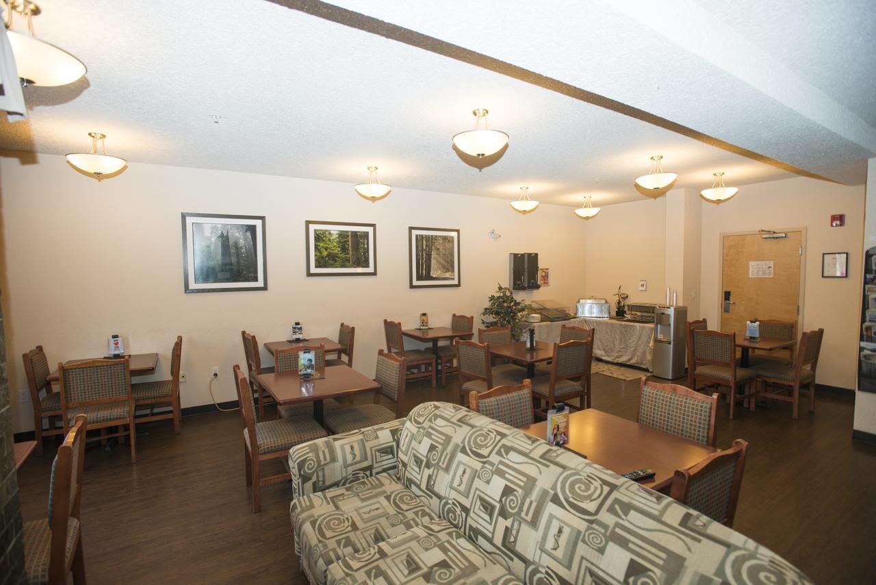 Lakeview Inns & Suites - Chetwynd Εξωτερικό φωτογραφία