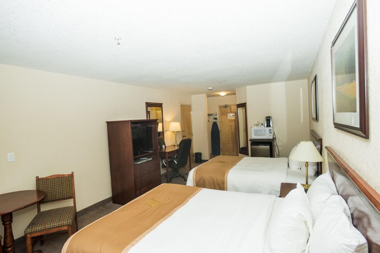 Lakeview Inns & Suites - Chetwynd Εξωτερικό φωτογραφία